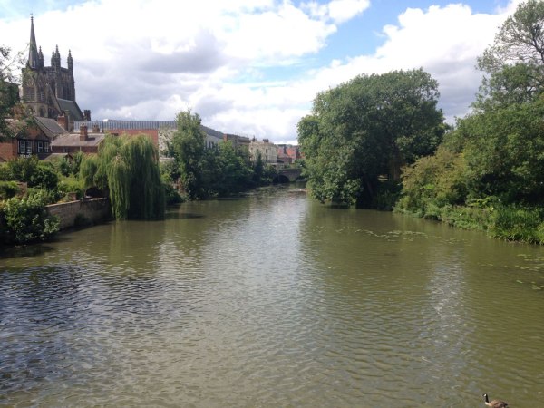 The pedestrian footbridge over the River Leam.